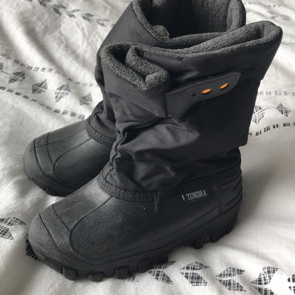 Boy snow boots